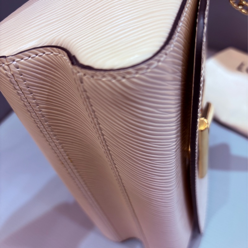 Lv 基本款epi 奶昔白 twist口蓋包-7