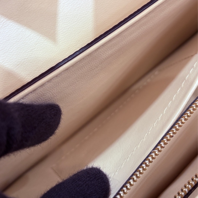 Lv 基本款epi 奶昔白 twist口蓋包-14