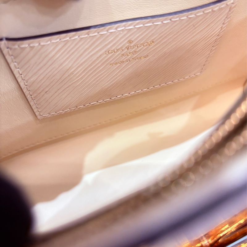Lv 基本款epi 奶昔白 twist口蓋包-15