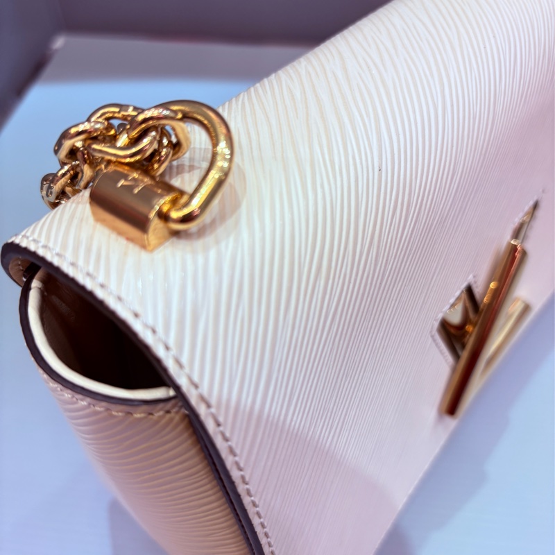 Lv 基本款epi 奶昔白 twist口蓋包-22