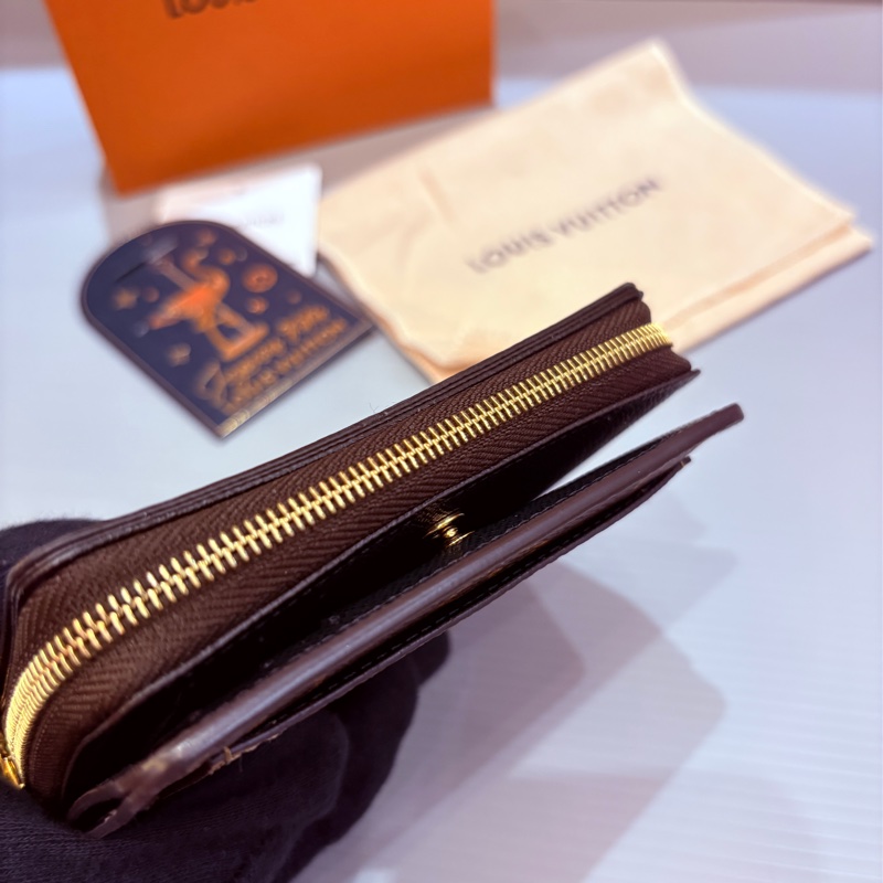 Lv  雙色對開拉鍊皮夾-8