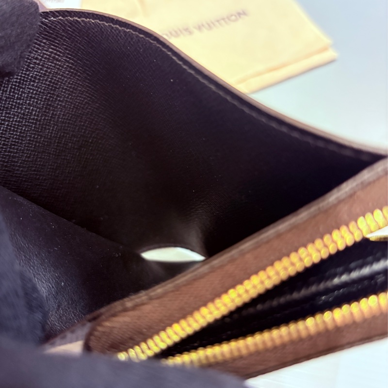 Lv  雙色對開拉鍊皮夾-11