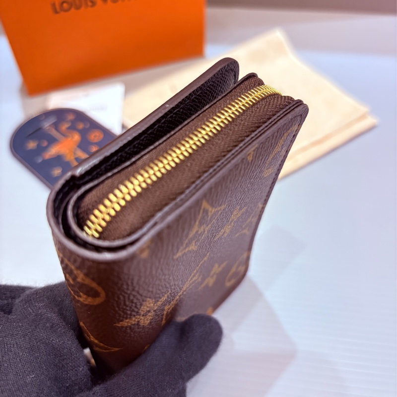 Lv  雙色對開拉鍊皮夾-13