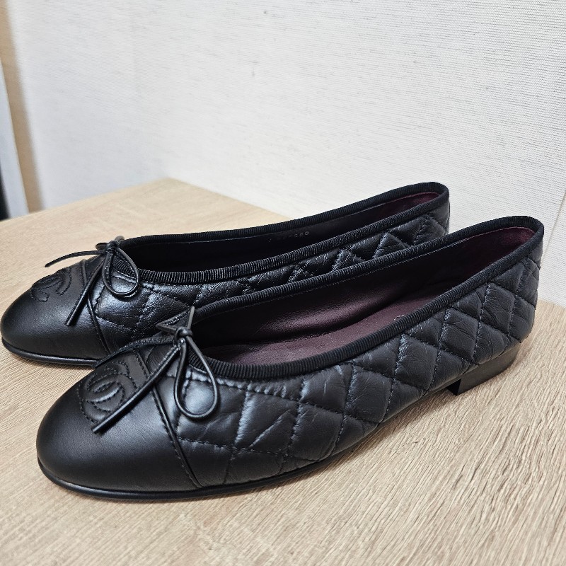 [超甜價好物☺️] Chanel黑小牛皮菱格蝴蝶結根鞋-1