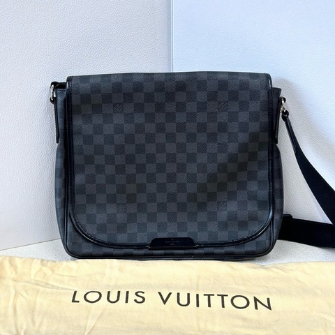 路易威登/Louis Vuitton  黑色棋盤格郵差包