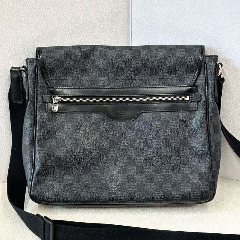 路易威登/Louis Vuitton  黑色棋盤格郵差包-1