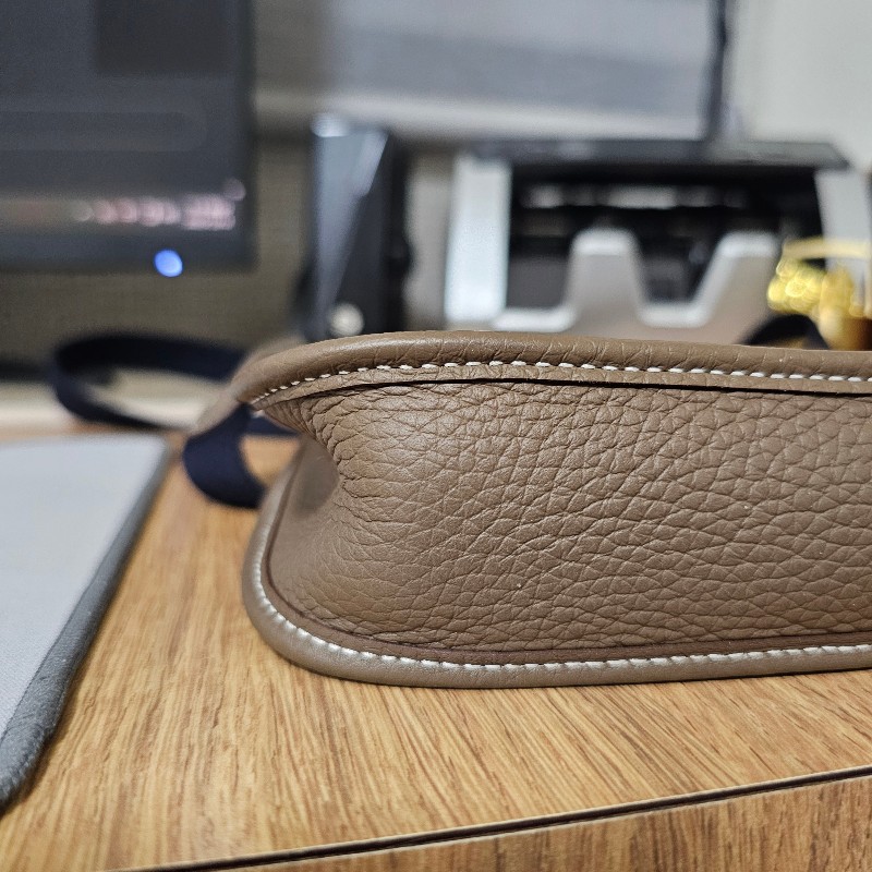 [不用配貨的好物❣️] Hermes 大象灰MiniEvelyne金釦斜背包-8