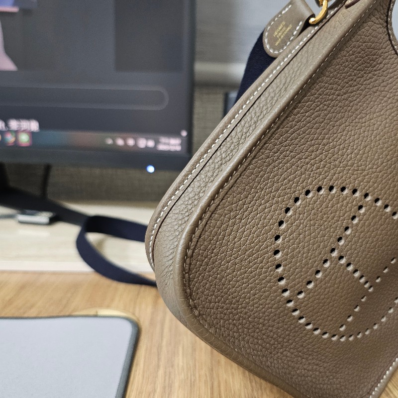 [不用配貨的好物❣️] Hermes 大象灰MiniEvelyne金釦斜背包-10