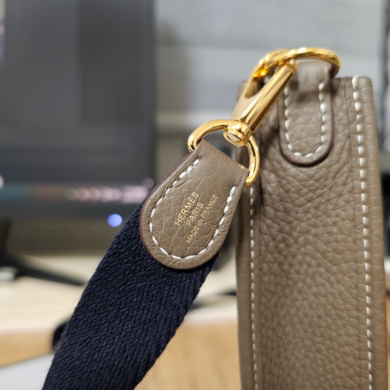 [不用配貨的好物❣️] Hermes 大象灰MiniEvelyne金釦斜背包-11