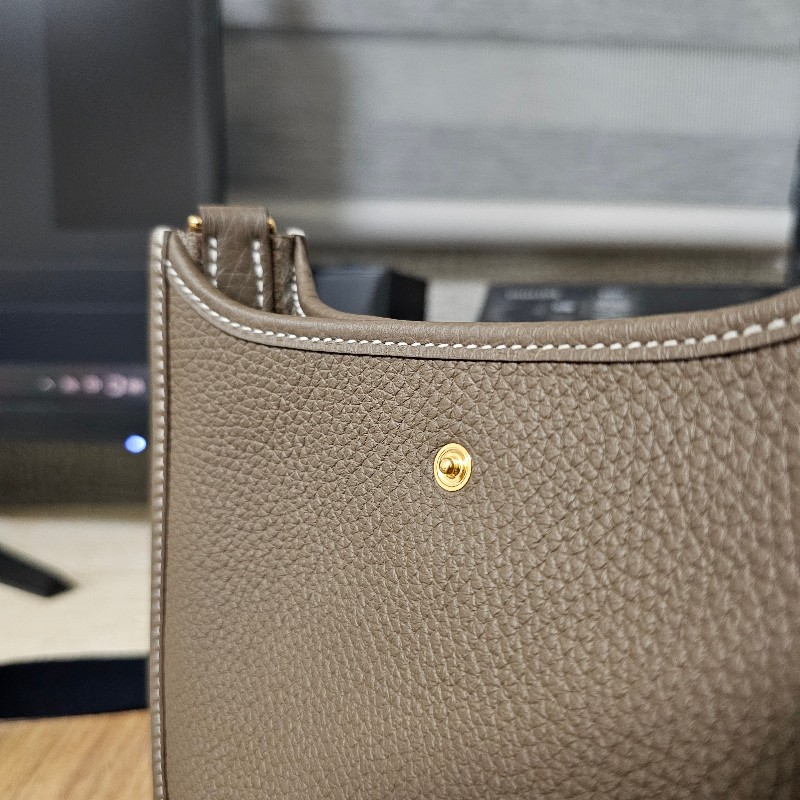 [不用配貨的好物❣️] Hermes 大象灰MiniEvelyne金釦斜背包-13