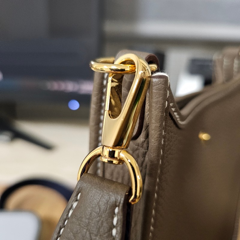 [不用配貨的好物❣️] Hermes 大象灰MiniEvelyne金釦斜背包-15