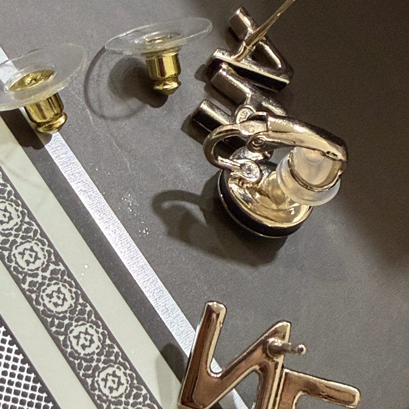 Chanel 字母 logo 耳環-7