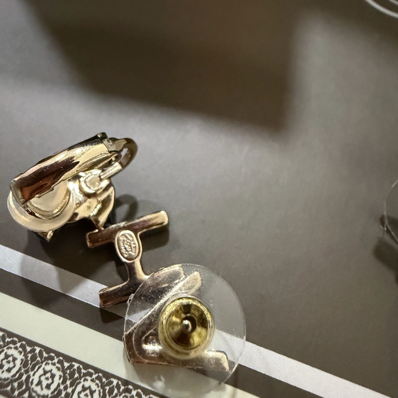 Chanel 字母 logo 耳環-8