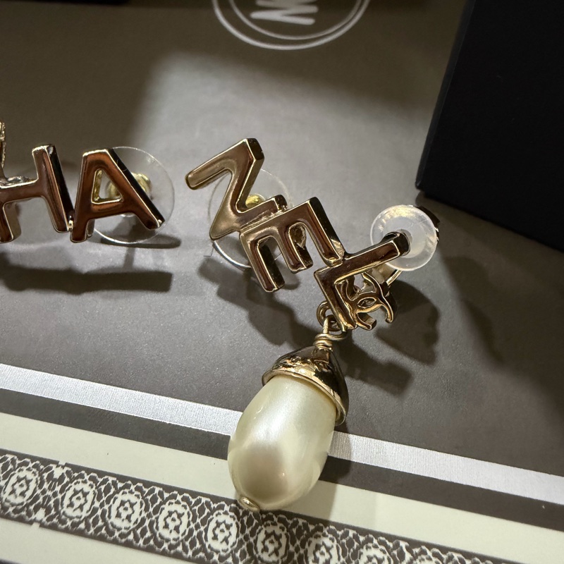 Chanel 字母 logo 耳環-9