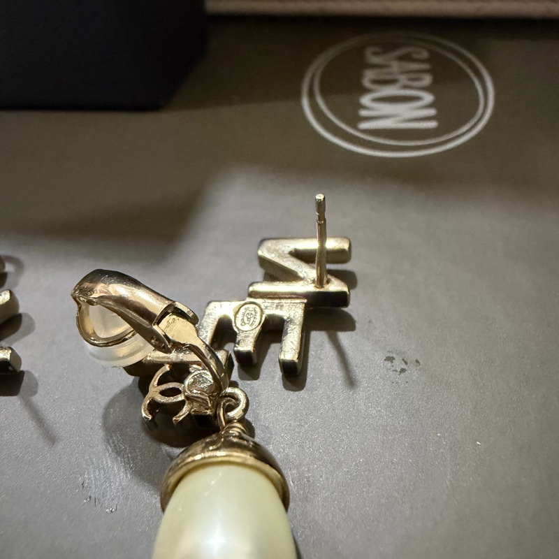 Chanel 字母 logo 耳環-19