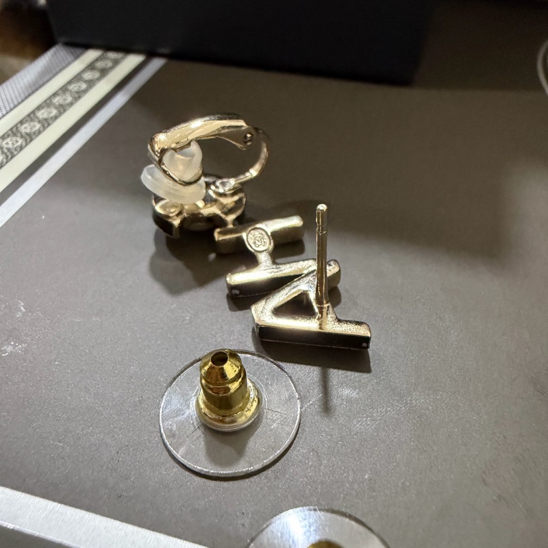 Chanel 字母 logo 耳環-21