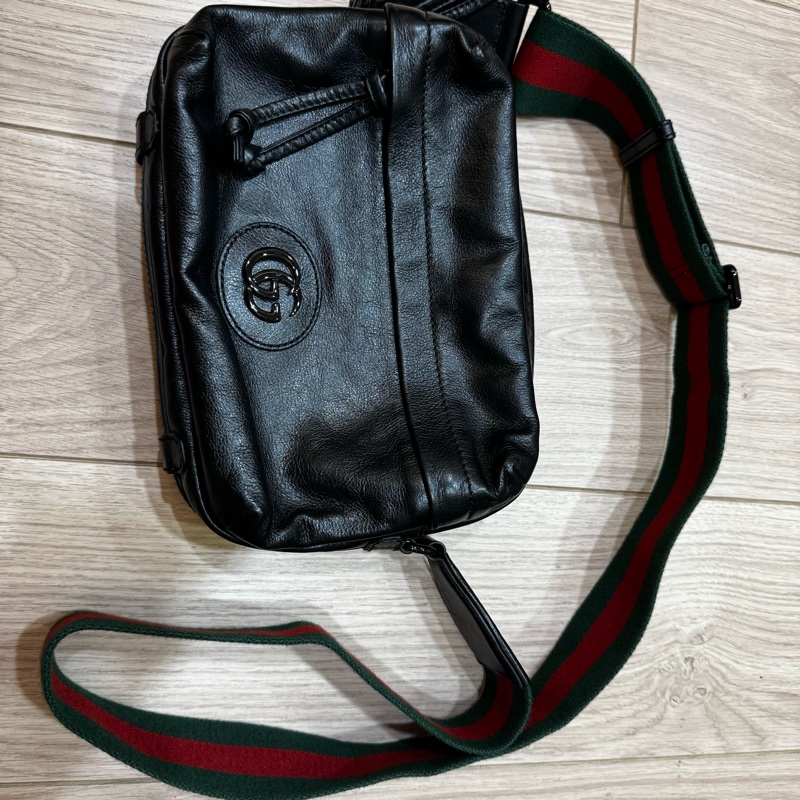 Gucci Men's GG Logo Camera Bag Black 九成五新 男 側背包 相機包 牛皮 黑色-0