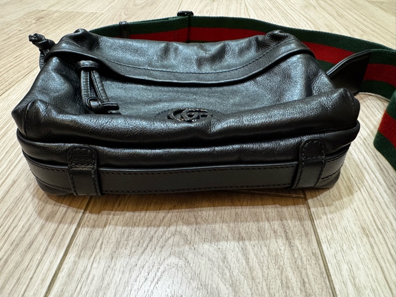Gucci Men's GG Logo Camera Bag Black 九成五新 男 側背包 相機包 牛皮 黑色-2