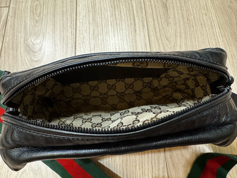 Gucci Men's GG Logo Camera Bag Black 九成五新 男 側背包 相機包 牛皮 黑色-3
