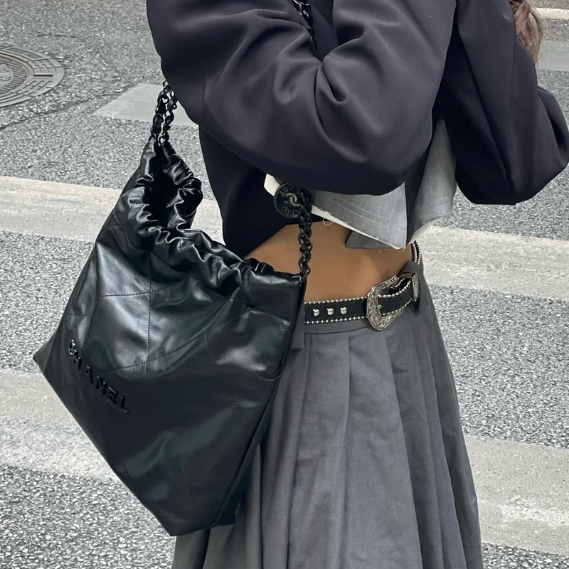 🖤 香奈兒極致黑SO BLACK Chanel黑色黑釦油蠟牛皮小號22Bag AS3260-2