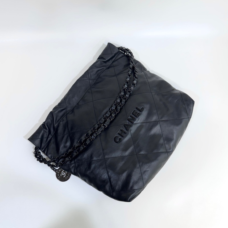 🖤 香奈兒極致黑SO BLACK Chanel黑色黑釦油蠟牛皮小號22Bag AS3260-10