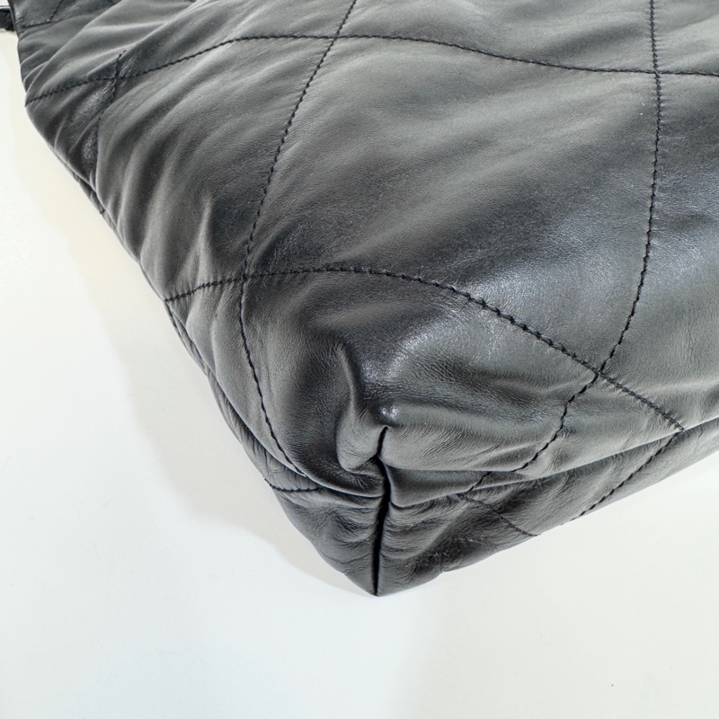 🖤 香奈兒極致黑SO BLACK Chanel黑色黑釦油蠟牛皮小號22Bag AS3260-22