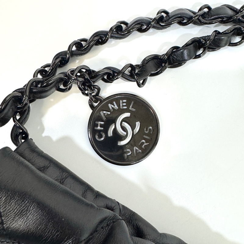 🖤 香奈兒極致黑SO BLACK Chanel黑色黑釦油蠟牛皮小號22Bag AS3260-26