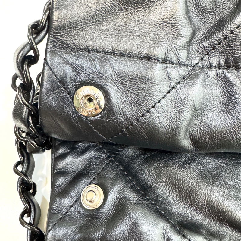 🖤 香奈兒極致黑SO BLACK Chanel黑色黑釦油蠟牛皮小號22Bag AS3260-28