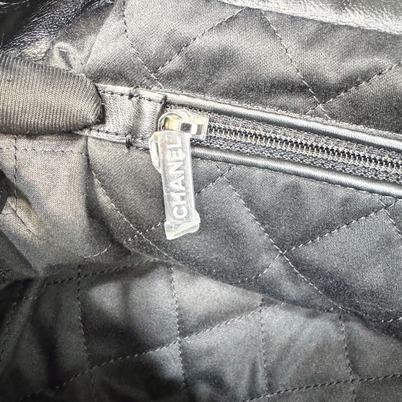 🖤 香奈兒極致黑SO BLACK Chanel黑色黑釦油蠟牛皮小號22Bag AS3260-30