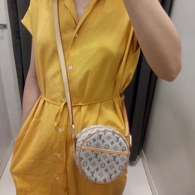 「JL精品代購」極新 LV 丹寧圓餅包-1