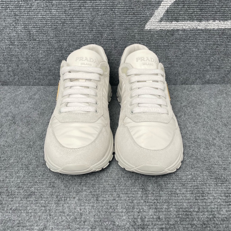 97新 Prada普拉達白灰色麂皮三角標運動鞋41.5碼-0