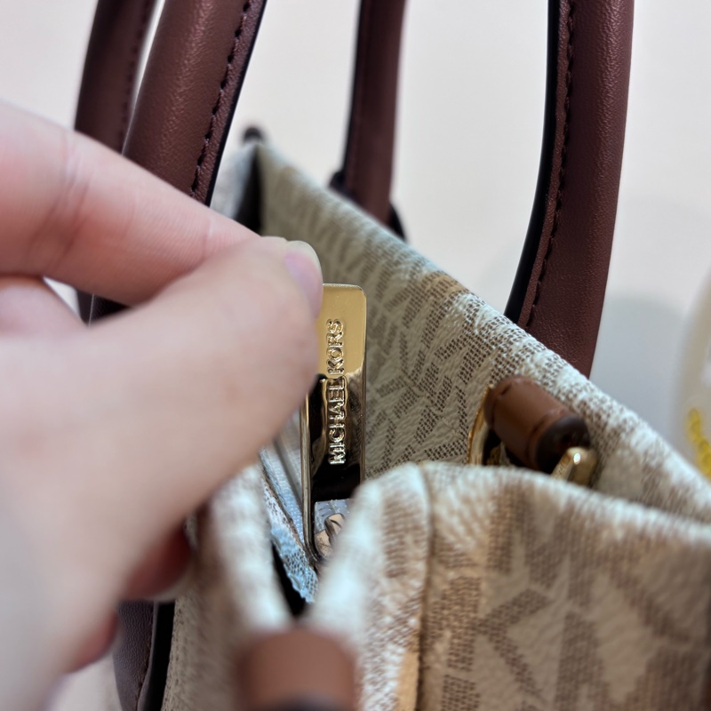 Michael Kors(MK)Mirella 經典白色老花手提/斜背包-17