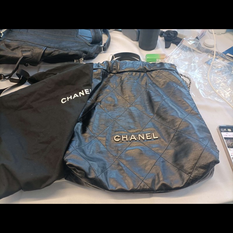 CHANEL 22bag黑銀牛皮手提垃圾袋後背包~🥨大號-7
