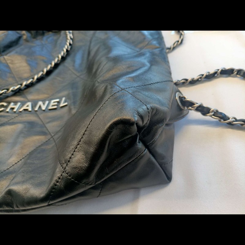 CHANEL 22bag黑銀牛皮手提垃圾袋後背包~🥨大號-15