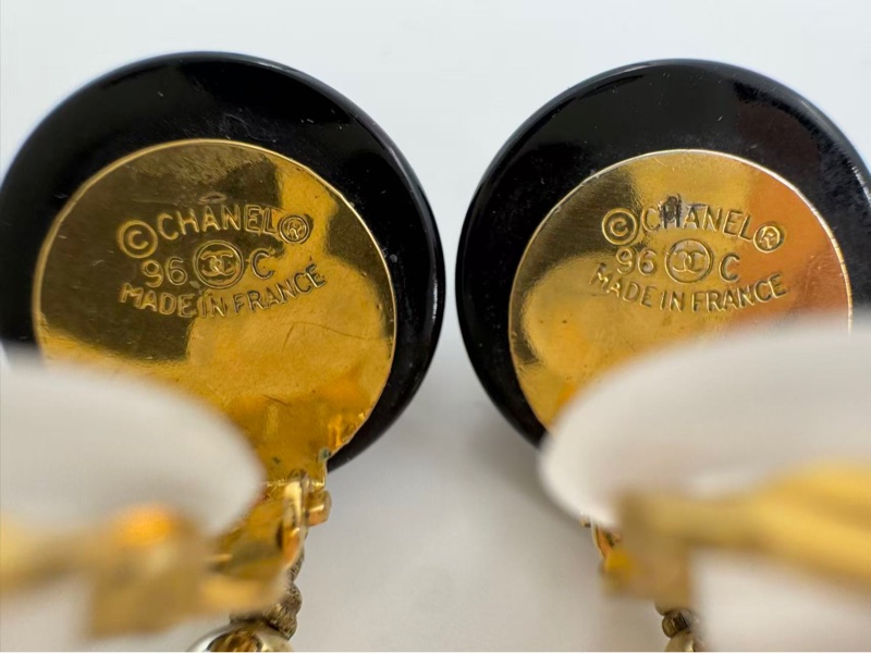 Chanel Vintage 96C 樹脂黑色波點仿珍珠吊墜耳環-12