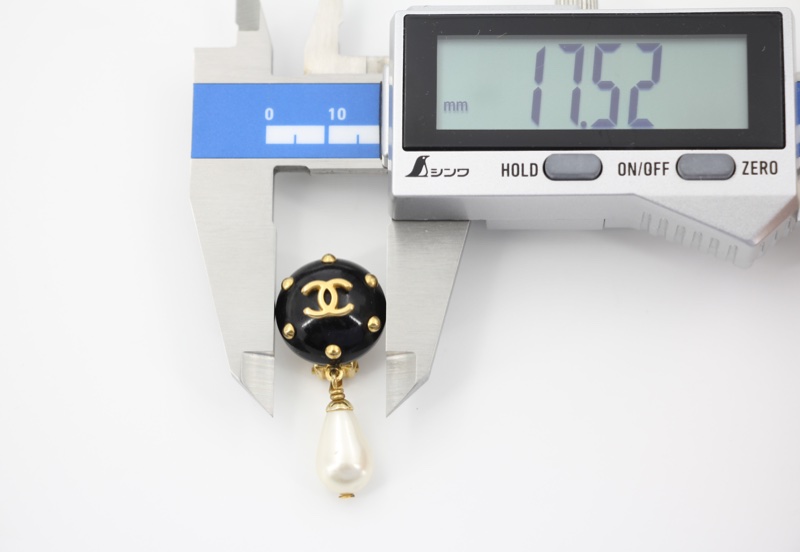 Chanel Vintage 96C 樹脂黑色波點仿珍珠吊墜耳環-13