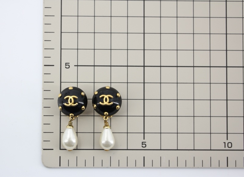 Chanel Vintage 96C 樹脂黑色波點仿珍珠吊墜耳環-14