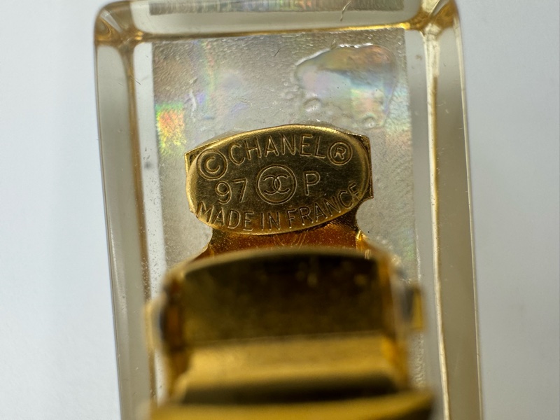 Chanel Vintage 97P幻彩樹脂金色五個CC Logo髮夾-12