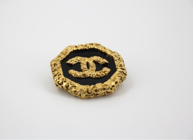 Chanel Vintage 93A 熔岩八角黑金色胸針-4