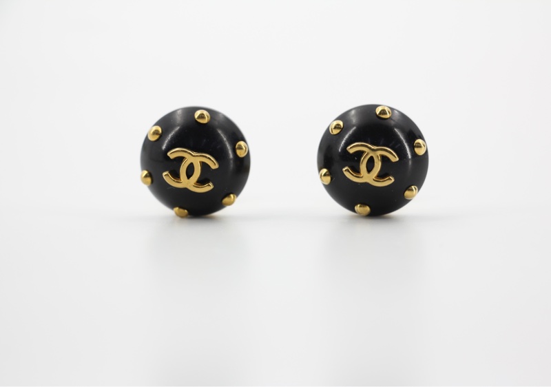 Chanel Vintage 96C樹脂黑色金色點點耳環-0