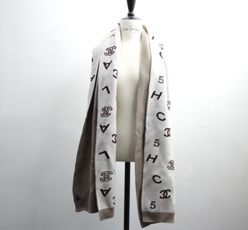 Chanel 23A 羊絨奶茶色五號CC Logo圍巾-1