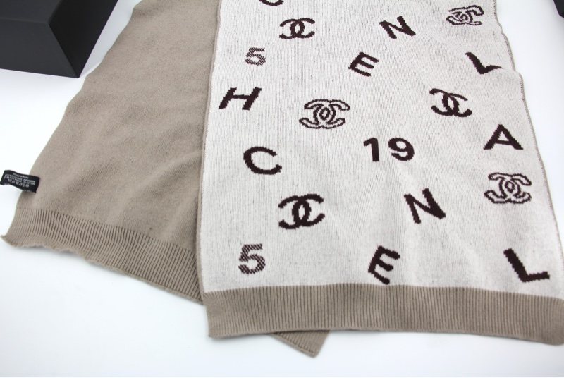 Chanel 23A 羊絨奶茶色五號CC Logo圍巾-6