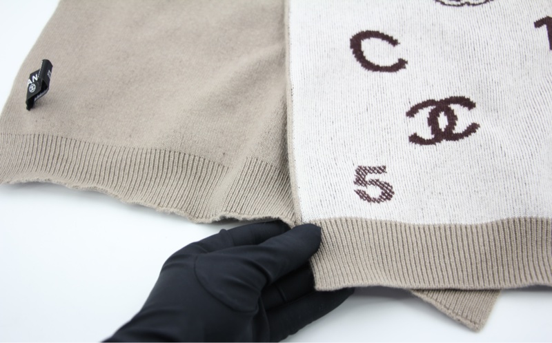 Chanel 23A 羊絨奶茶色五號CC Logo圍巾-7