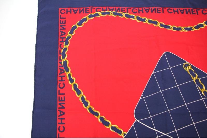 Chanel 100% 真絲紅色海軍藍手袋圖案大絲巾-4