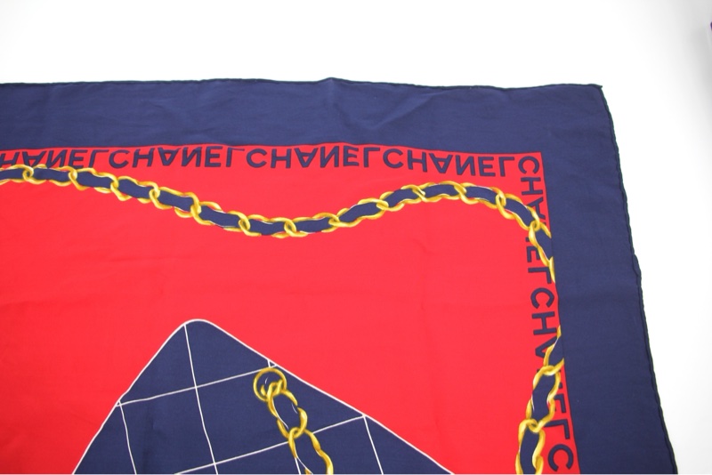 Chanel 100% 真絲紅色海軍藍手袋圖案大絲巾-5