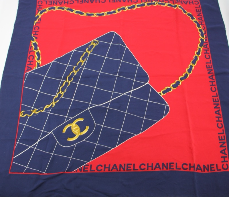 Chanel 100% 真絲紅色海軍藍手袋圖案大絲巾-8