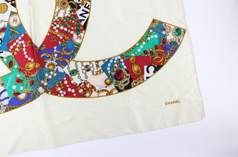 Chanel 100% 絲綢米白色珠寶圖案大絲巾-7