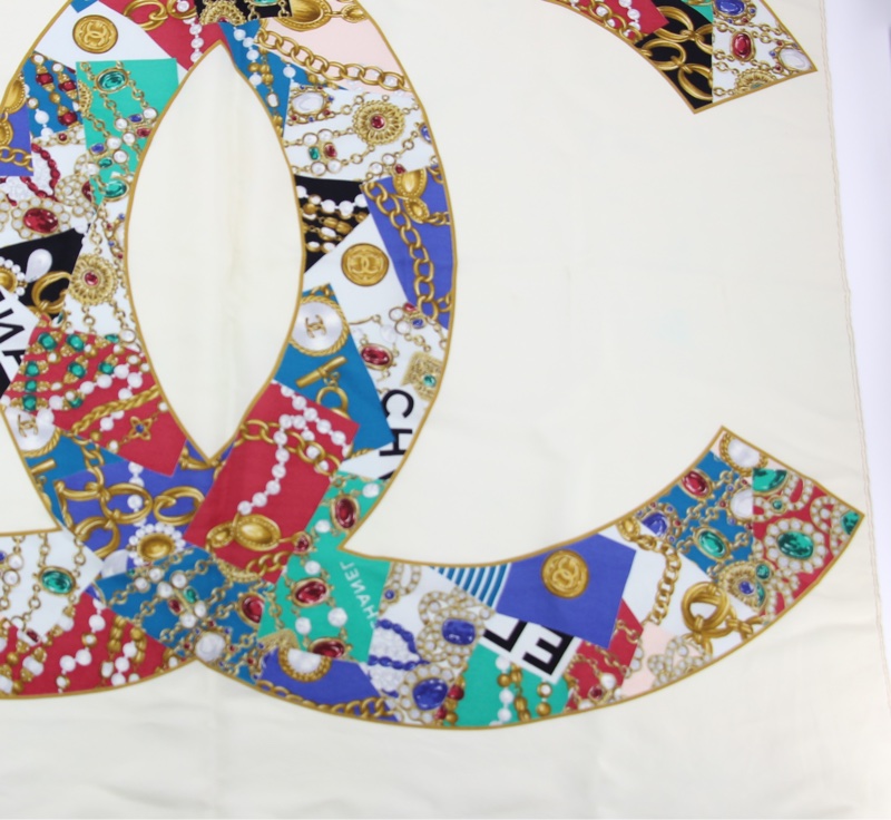 Chanel 100% 絲綢米白色珠寶圖案大絲巾-11