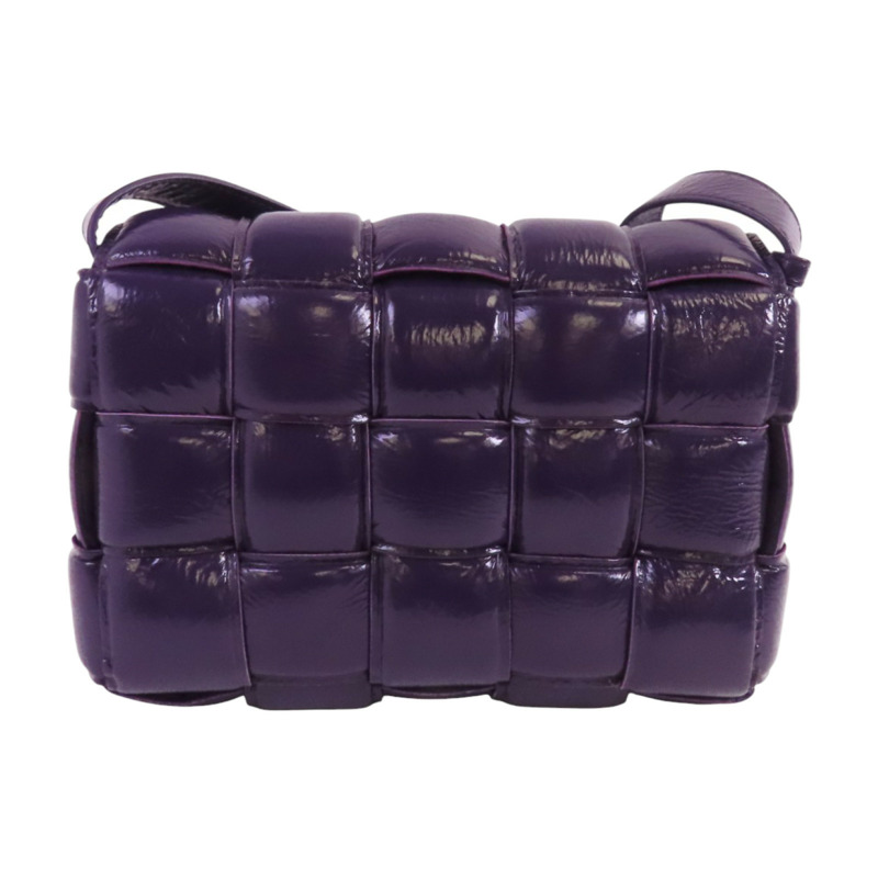 BOTTEGA VENETA 漆皮皮革Panted Cassette金扣肩背袋-1