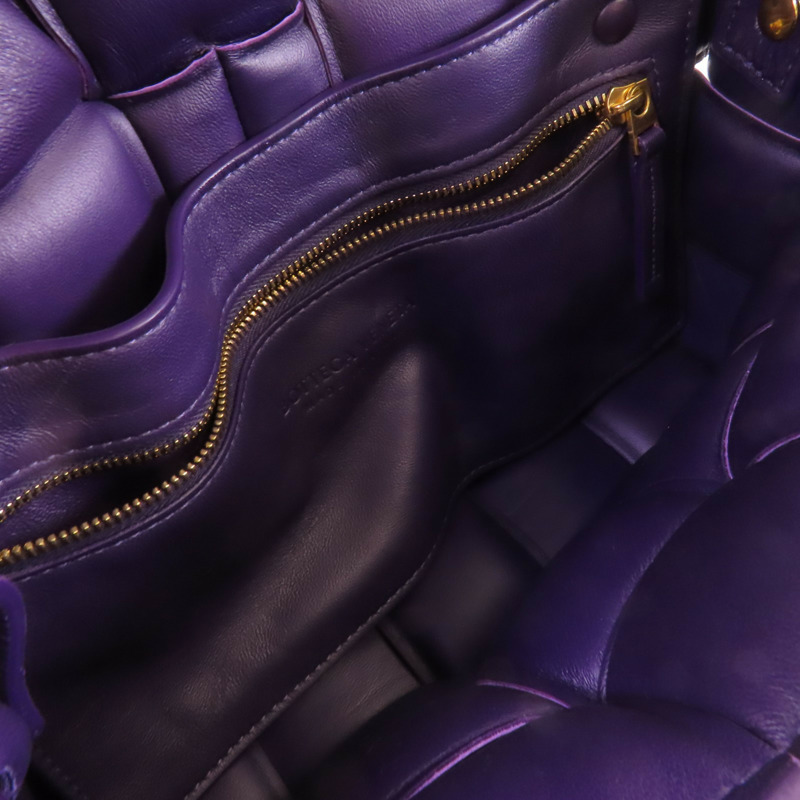 BOTTEGA VENETA 漆皮皮革Panted Cassette金扣肩背袋-4